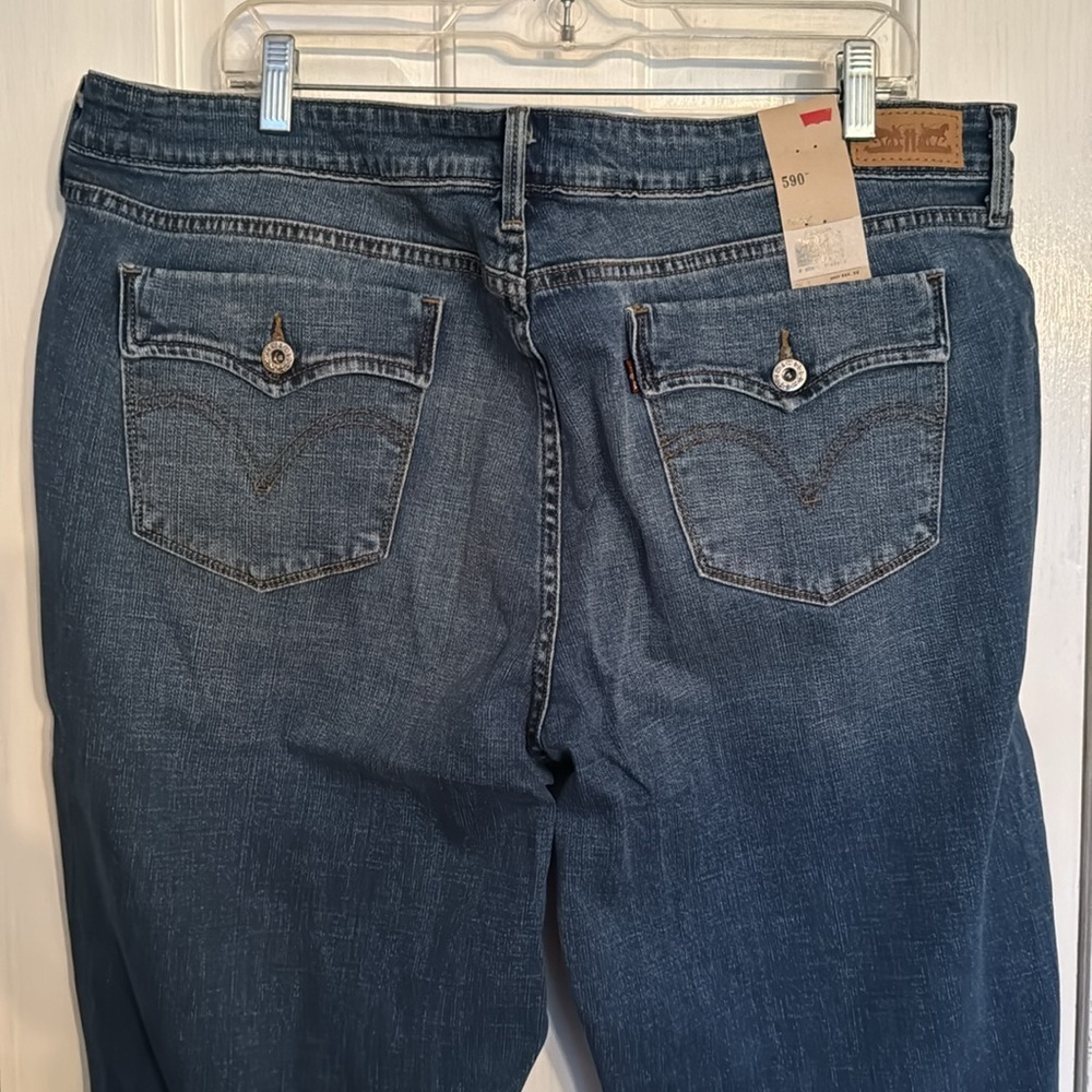 Levi’s fuller waist bootcut jeans 20W NWT